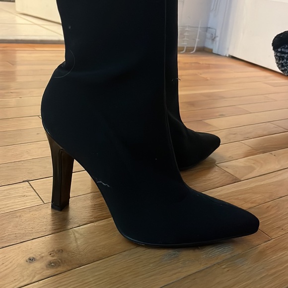 Black high heeled boots - Picture 2 of 4
